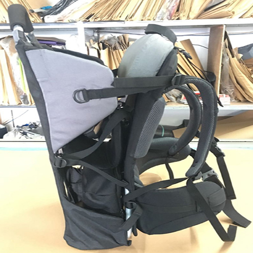 The hiking baby carrier
