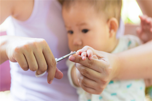 How to trim your baby's nails